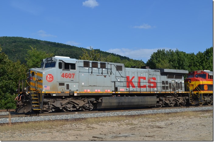 KCS 4607 is a GE AC4400CW built 11-99. Page OK.